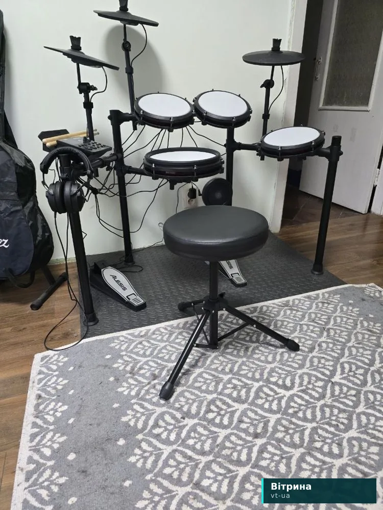 Електронні барабани Alesis Nitro Max Kit