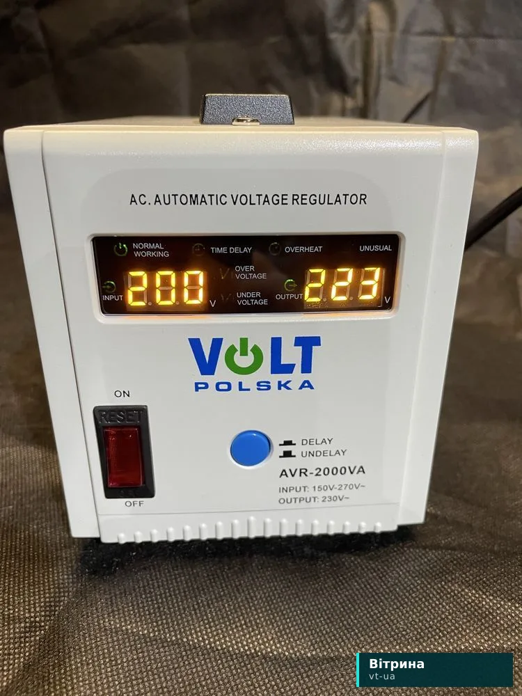 Volt Polska Стабілізатор напруги AVR 2000 ВА .