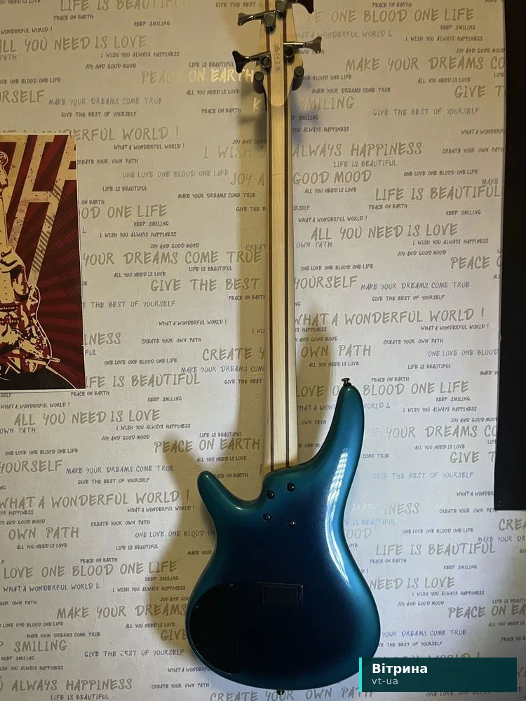 Продам бас- гітару Ibanez